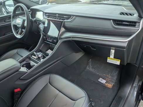 New 2025 Jeep Grand Cherokee L Limited image 31