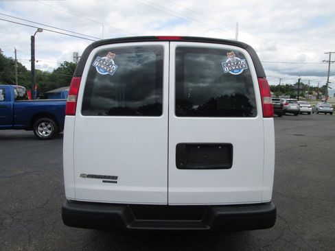 Used 2016 Chevrolet Express 2500 RWD image 13