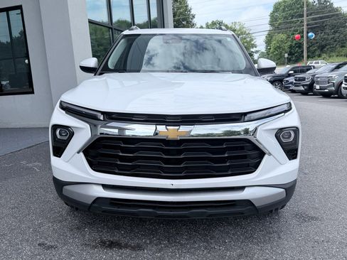 Used 2025 Chevrolet TrailBlazer LT w/ Driver Confidence Package AWD/4WD image 2
