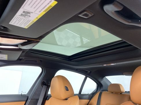 New 2025 BMW 330i xDrive Sedan w/ Convenience Package image 17