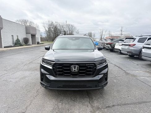 Used 2025 Honda Pilot Black Edition image 3