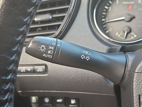 Used 2020 Nissan Rogue SV AWD/4WD image 16