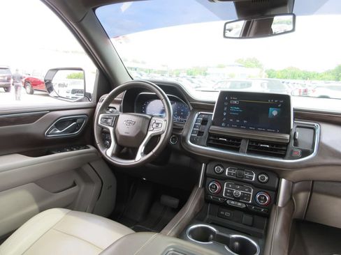 Certified 2023 Chevrolet Tahoe Z71 w/ Luxury Package AWD/4WD image 29