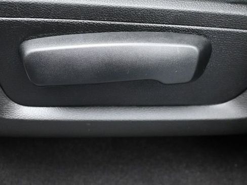 Used 2017 RAM 1500 Classic SLT AWD/4WD image 12