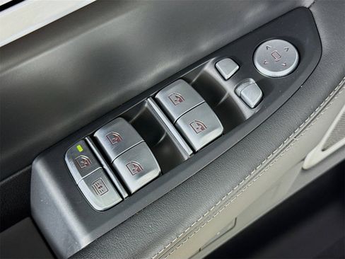 Certified 2022 BMW 750i xDrive image 18