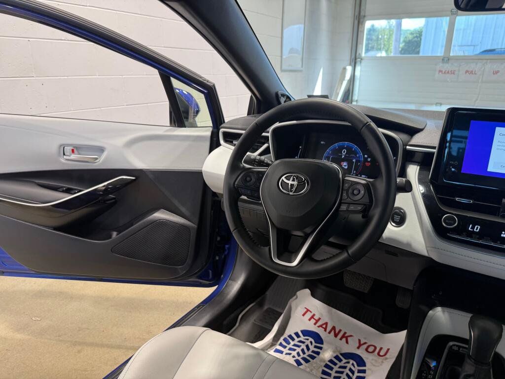 Used 2025 Toyota Corolla XSE FWD image 19