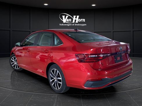 Used 2025 Volkswagen Jetta SE FWD image 5
