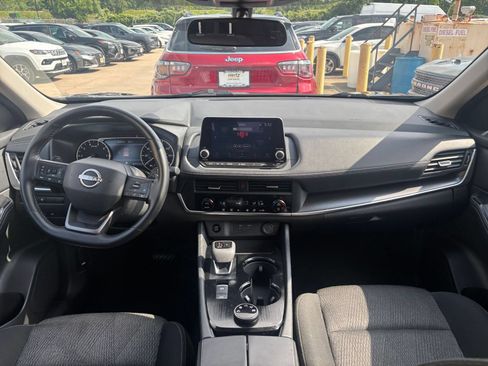 Used 2025 Nissan Rogue SV AWD/4WD image 33