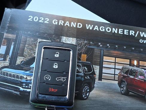 Used 2022 Jeep Wagoneer Series III w/ Convenience Group I AWD/4WD image 29