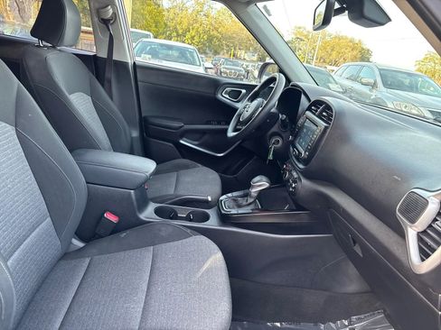 Used 2020 Kia Soul S FWD image 13