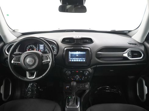 Used 2018 Jeep Renegade Latitude w/ Cold Weather Group AWD/4WD image 13