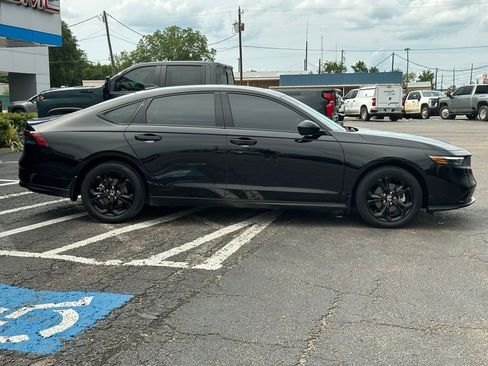Used 2025 Honda Accord SE image 4