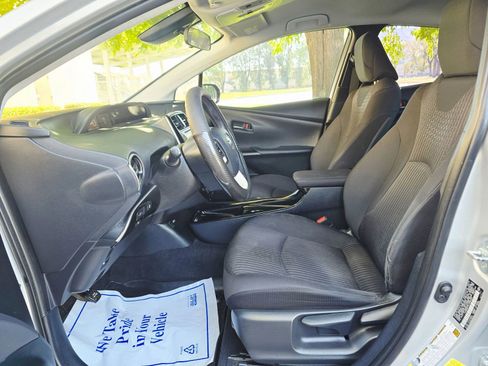 Used 2018 Toyota Prius Prime Premium image 11