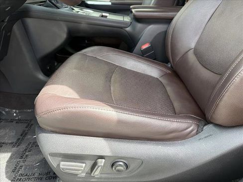 Used 2021 Toyota Sienna Platinum AWD/4WD image 12