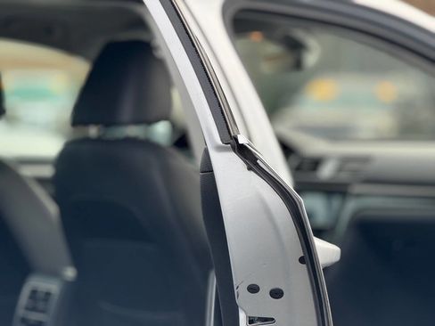 Used 2017 Volkswagen Passat 1.8T SEL Premium image 5