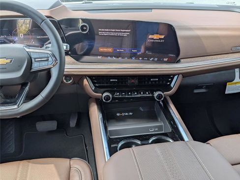 New 2026 Chevrolet Suburban High Country AWD/4WD image 18