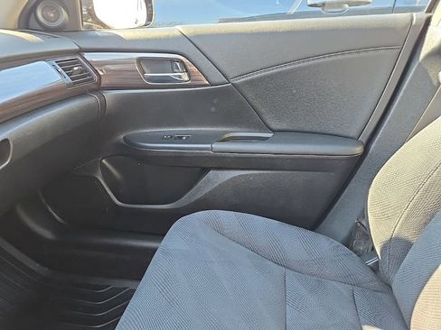 Used 2016 Honda Accord EX image 11