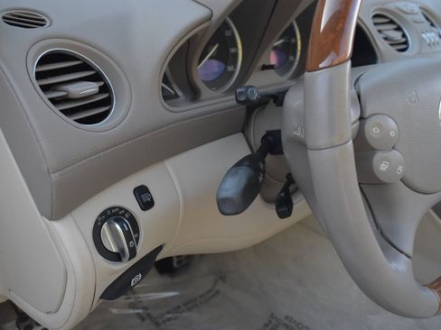 Used 2004 Mercedes-Benz SL 500 w/ Comfort Pkg image 29