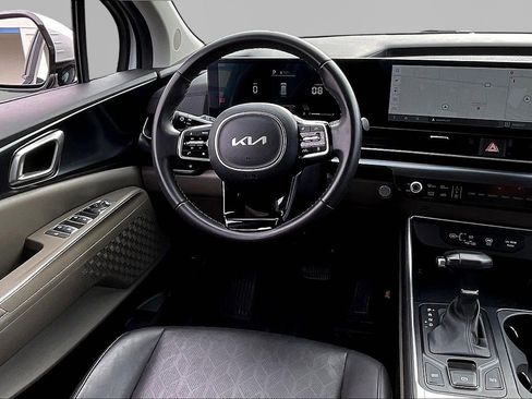 Used 2025 Kia Carnival LXS image 9