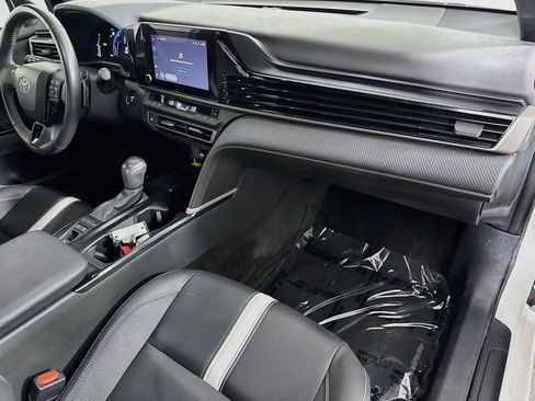 Used 2025 Toyota Camry SE w/ Convenience Package FWD image 30