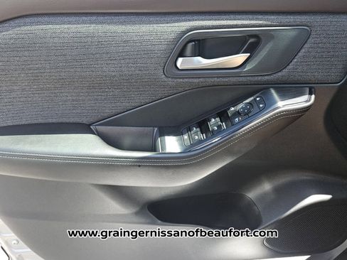 Used 2021 Nissan Rogue SV FWD image 16