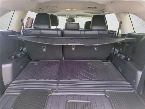 Used 2022 Toyota Highlander XLE image 6