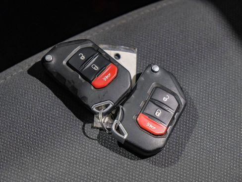 Used 2018 Jeep Wrangler Unlimited Sahara AWD/4WD image 65
