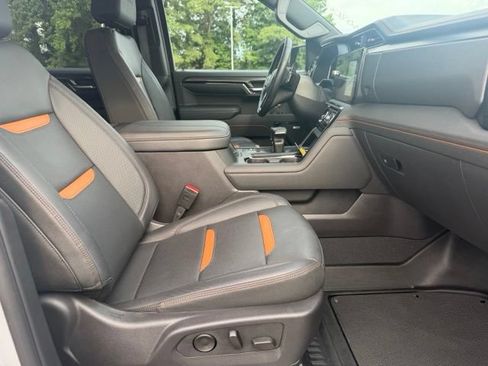 Used 2024 GMC Sierra 1500 AT4 w/ Technology Package AWD/4WD image 11