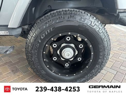 Used 2016 Jeep Wrangler Rubicon AWD/4WD image 13