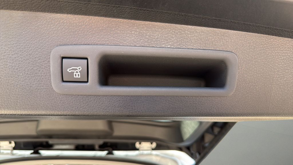 Used 2026 Toyota Sienna XLE FWD image 25