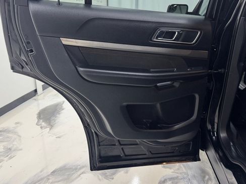 Used 2018 Ford Explorer XLT w/ Equipment Group 202A AWD/4WD image 20