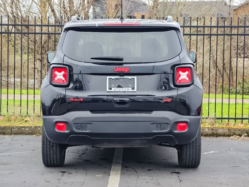 Used 2023 Jeep Renegade Latitude w/ Sun/Sound Group image 4