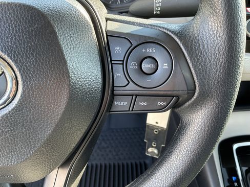 Used 2025 Toyota Corolla LE FWD image 21