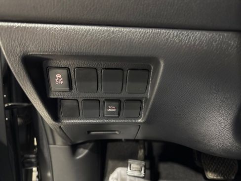 Used 2017 Nissan Pathfinder S AWD/4WD image 13