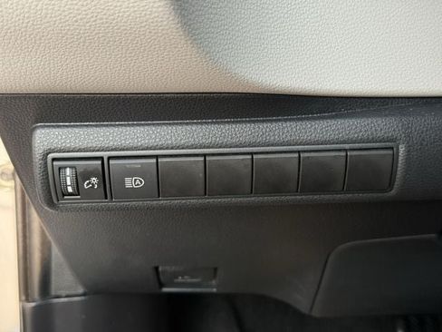 Used 2021 Toyota Corolla LE w/ Carpet Mat Package (TMS) FWD image 22
