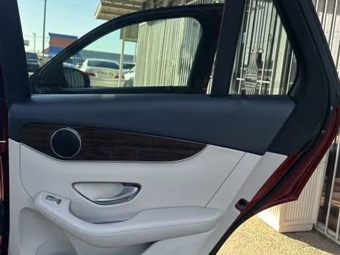 Used 2018 Mercedes-Benz GLC 300 image 26