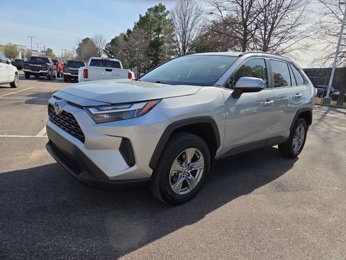 Used 2024 Toyota RAV4 XLE image 1