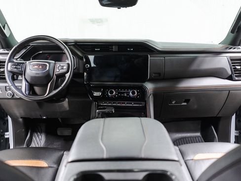 Used 2024 GMC Sierra 1500 AT4 w/ Technology Package image 9