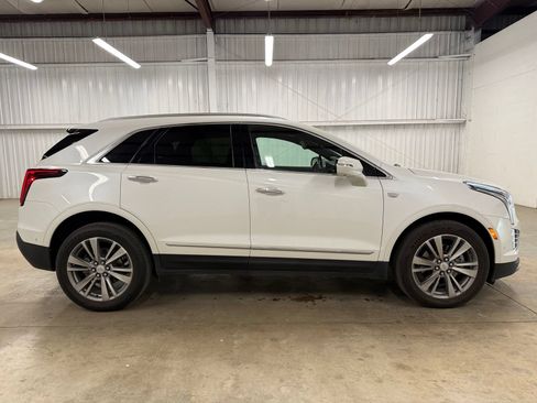 Used 2022 Cadillac XT5 Premium Luxury w/ Technology Package FWD image 5