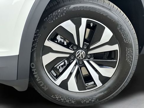 New 2026 Volkswagen Atlas SE FWD image 10