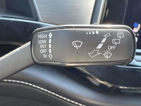 Used 2025 Volkswagen Atlas Cross Sport SE FWD image 32