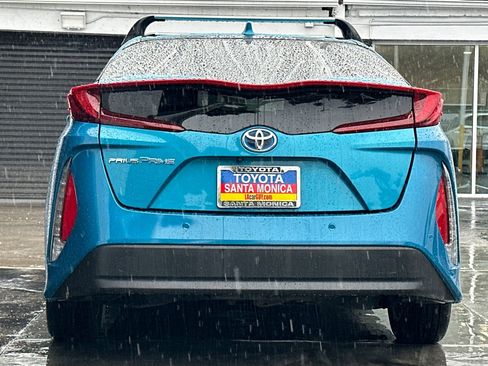Used 2017 Toyota Prius Prime Advanced w/ Carpet Mat Package image 5