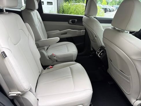 Used 2025 Kia Sorento EX AWD/4WD image 8
