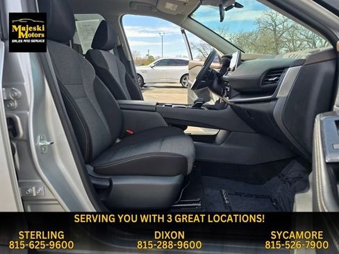 Used 2023 Nissan Rogue SV image 32