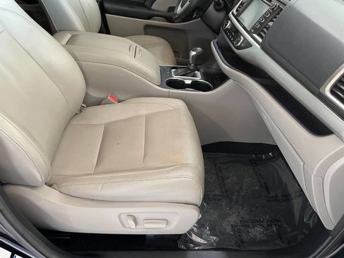 Used 2017 Toyota Highlander XLE image 31