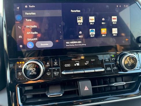 Used 2024 Toyota Highlander Platinum image 14