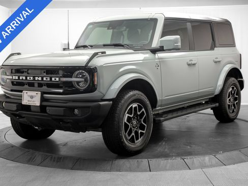 Used 2024 Ford Bronco Outer Banks AWD/4WD image 3