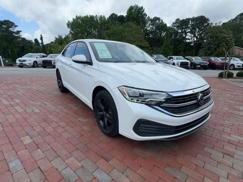Used 2024 Volkswagen Jetta SE FWD image 5