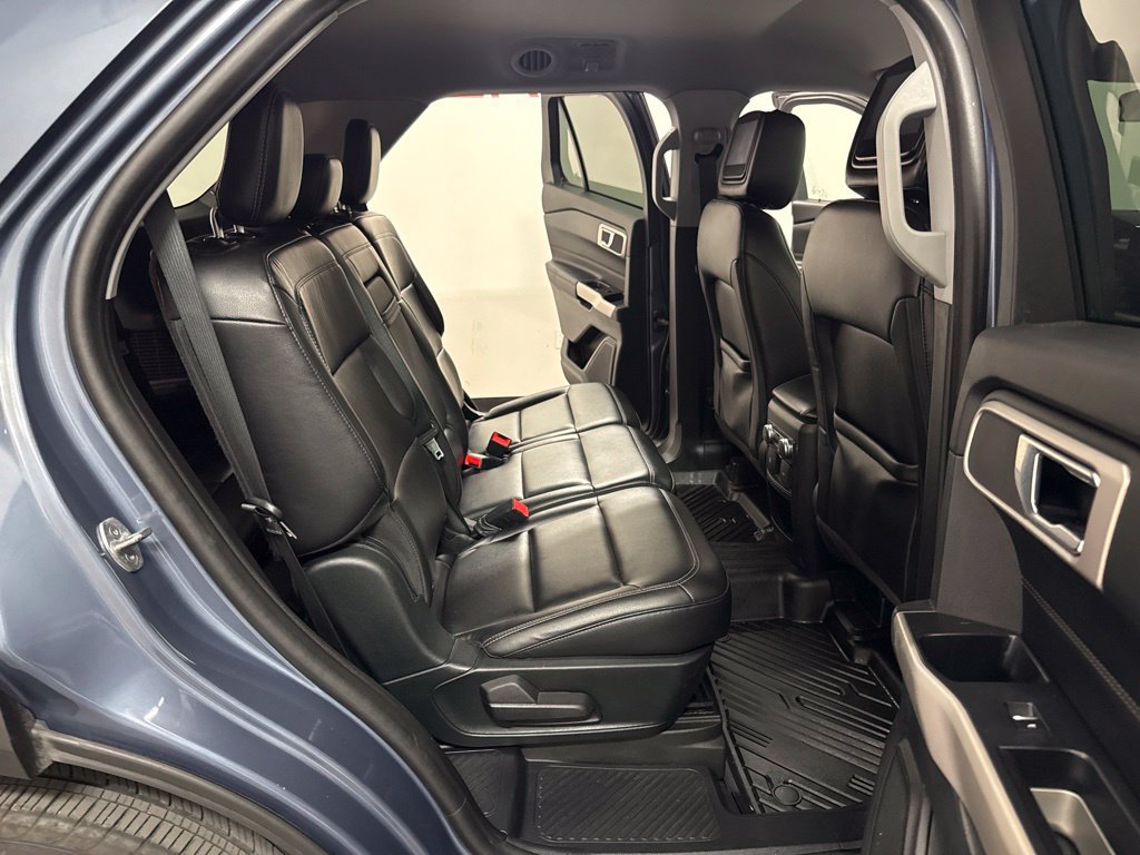 Used 2021 Ford Explorer XLT w/ Equipment Group 202A AWD/4WD image 35
