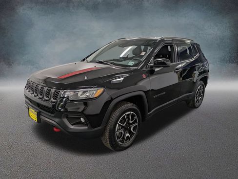 Used 2024 Jeep Compass Trailhawk AWD/4WD image 1